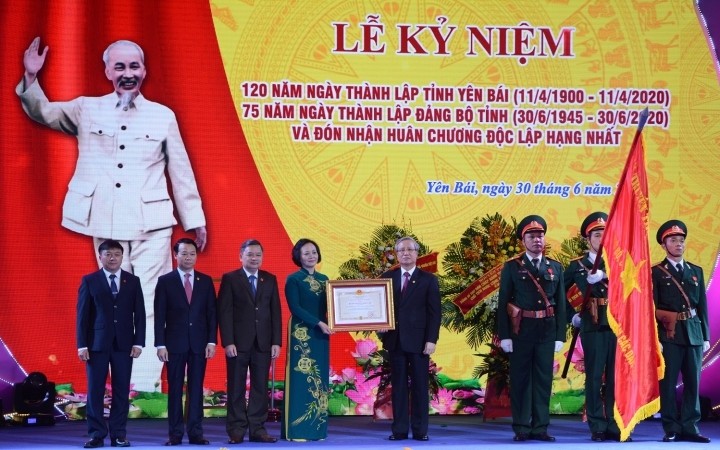 Thường trực Ban Bí thư trao Huân chương Độc lập hạng Nhất cho tỉnh Yên Bái