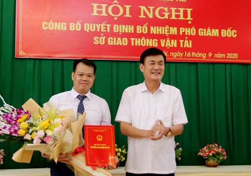 Đồng chí Hoàng Trọng Hiền nhận quyết định bổ nhiệm giữ chức vụ Giám đốc Sở Công Thương tỉnh Lâm Đồng. Ảnh: VGP