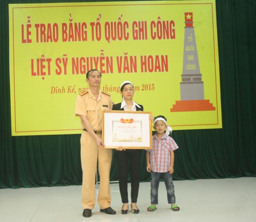 Thiếu úy Nguyễn Văn Hoan được truy tặng liệt sĩ năm 2015. Nguyễn Trường