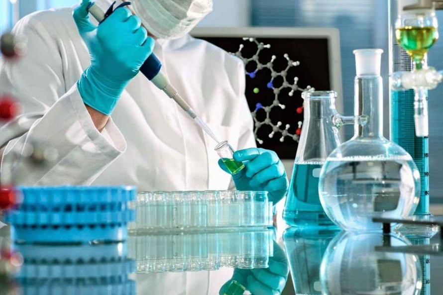 Thêm 12 người mắc COVID-19 ở Việt Nam 