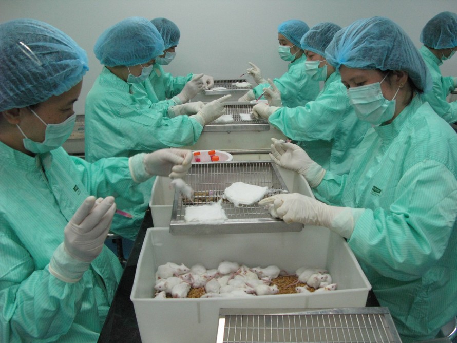 Năm 2021, Việt Nam thử nghiệm lâm sàng vắc-xin COVID-19 giai đoạn hai và ba