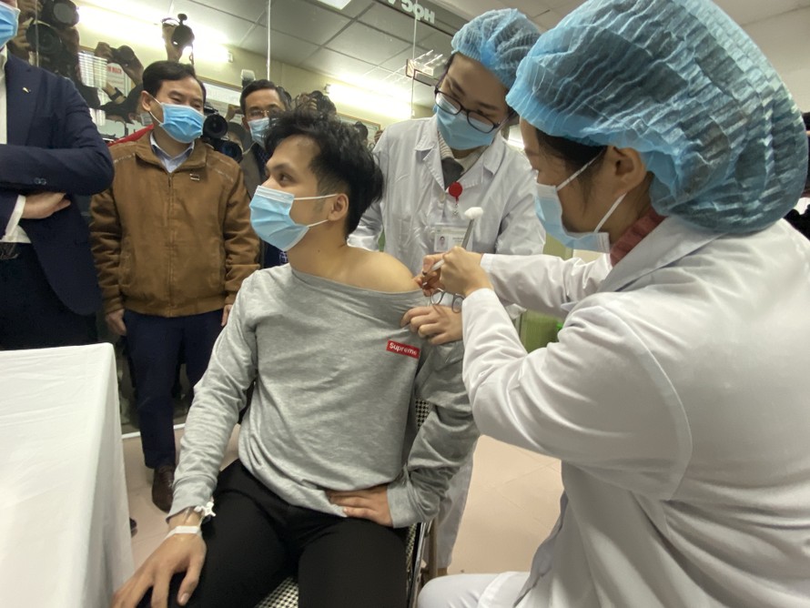 Hơn 90% người dân Việt Nam được hỏi chấp nhận tiêm vắc xin phòng COVID-19