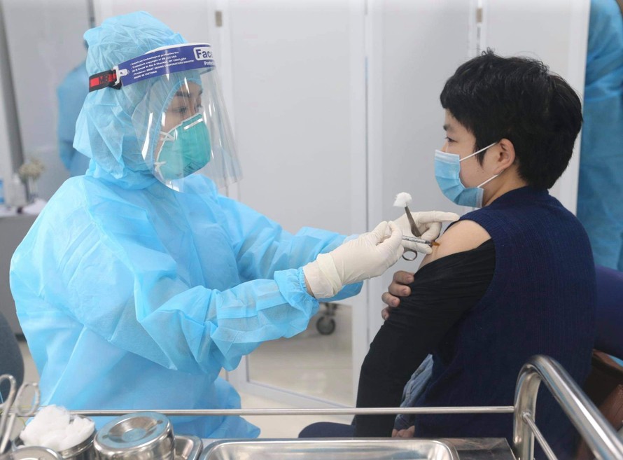 Hơn 20.000 người Việt đã tiêm vắc xin phòng COVID-19