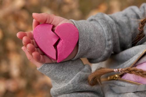 Ai trong chúng ta chưa từng trải qua cảm giác trái tim bị tan vỡ? Hãy để chúng tôi giúp bạn hàn gắn lại trái tim và cho bạn niềm tin vào tình yêu. Hãy cùng đến với chúng tôi để tìm hiểu những bí quyết hàn gắn trái tim nhé!