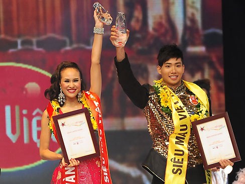 Chùm ảnh đăng quang Siêu mẫu Việt Nam 2012