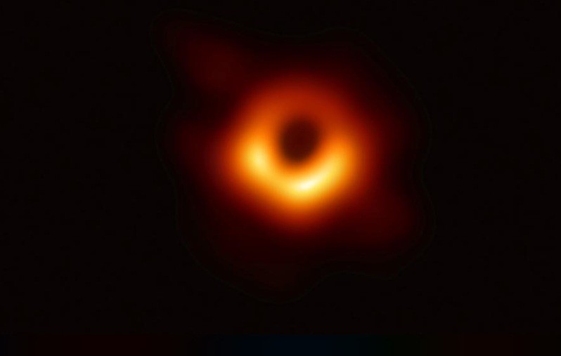Chụp ảnh hố đen không phải là điều dễ dàng. Tuy nhiên, với công nghệ ngày càng tiên tiến, chúng ta đã có thể chụp được những bức ảnh khá rõ nét của những hố đen đáng ngạc nhiên. Hãy cùng đến với hình ảnh về chủ đề \