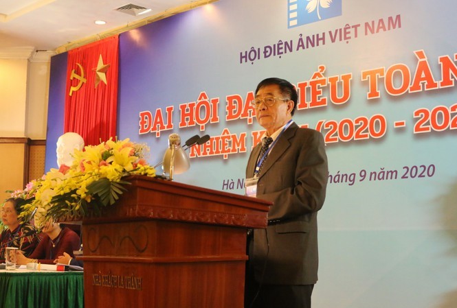 Chủ tịch Hội Điện ảnh đã có những đóng góp to lớn cho ngành điện ảnh Việt Nam. Hãy cùng xem hình ảnh của ông và tìm hiểu về những cống hiến và những chính sách mang tính đổi mới mà ông đã đưa ra cho ngành điện ảnh Việt Nam.
