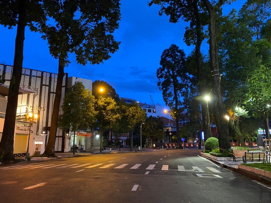 Thành phố Hồ Chí Minh - TPHCM, với tên gọi thân quen và gần gũi này, chắc chắn sẽ được nhiều người yêu thích và tò mò muốn tìm hiểu hơn. Hãy cùng xem những hình ảnh về TPHCM, với những nét đẹp độc đáo, mang đậm dấu ấn của văn hóa miền Nam.
