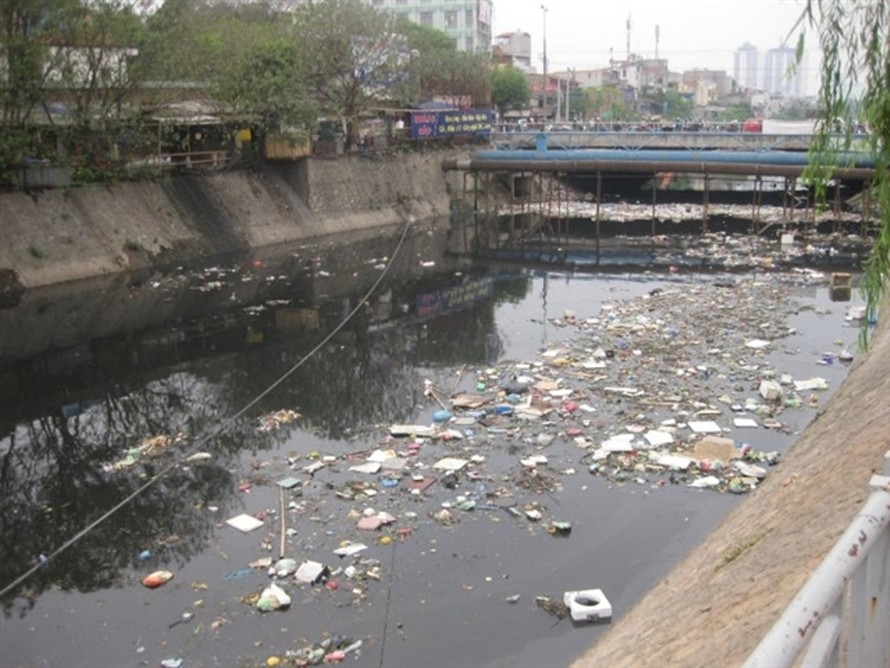 Sông Sài Gòn từng là biểu tượng của thành phố, nhưng hiện tại lại trở thành nơi tích tụ ô nhiễm. Hãy cùng xem ảnh về ô nhiễm nước sông Sài Gòn để động viên nhau vào việc bảo vệ môi trường và khôi phục sông Sài Gòn trở lại như xưa.