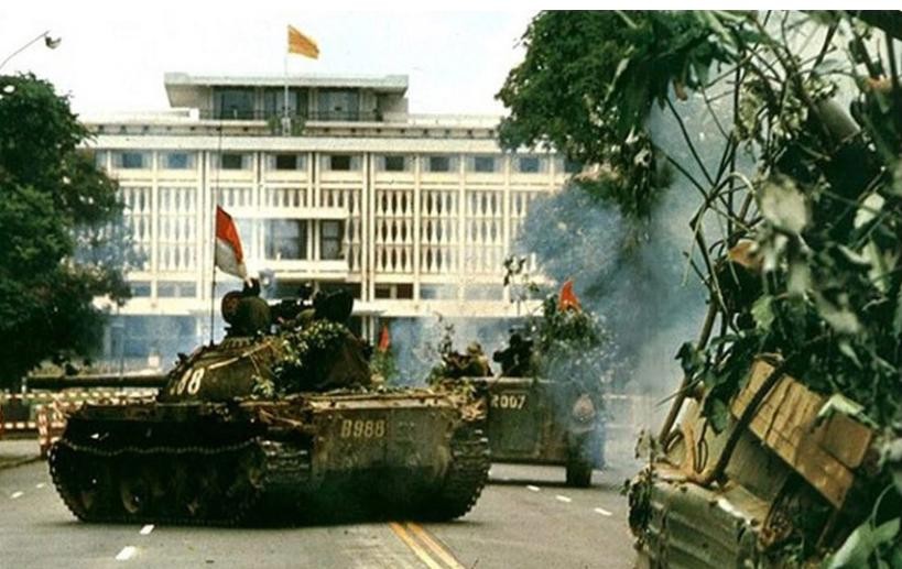 Năm 2024 là dịp kỷ niệm 100 năm ngày thành lập Đảng Cộng sản Việt Nam. Bức ảnh chiến sĩ cắm lá cờ đầu tiên tại Điện Biên Phủ vào ngày 7/5/1954 đã trở thành biểu tượng vĩnh cửu trong lịch sử dân tộc. Hãy xem bức ảnh này để cảm nhận sự kiên cường, dũng cảm của các chiến sĩ của chúng ta.