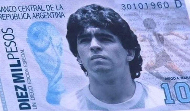Với tôn vinh tài năng bóng đá của huyền thoại Maradona, chúng tôi xin giới thiệu bức ảnh độc quyền về ông và những kỷ niệm đáng nhớ trong sự nghiệp của ông.