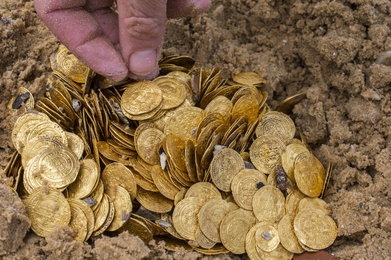 Tiền vàng 1.000 năm: Tiền vàng có tuổi đời lên tới 1.000 năm- một món đồ cổ lại cực kì quý giá. Hãy cùng khám phá và tìm hiểu thêm về những hình ảnh về tiền vàng 1.000 năm, để có được hiểu biết sâu sắc về giá trị và lịch sử của chúng.