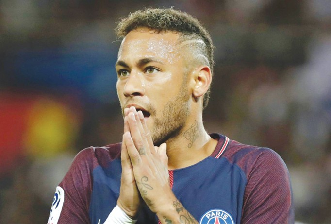 Neymar - tên tuổi không còn xa lạ với bất kỳ fan bóng đá nào trong cộng đồng mạng. Hãy xem ảnh của chàng cầu thủ tài ba này để chiêm ngưỡng sự mê hoặc của một ngôi sao bóng đá hàng đầu thế giới. Không phải fan của bóng đá cũng sẽ bị cuốn hút với những khoảnh khắc đầy cảm xúc của Neymar đấy.