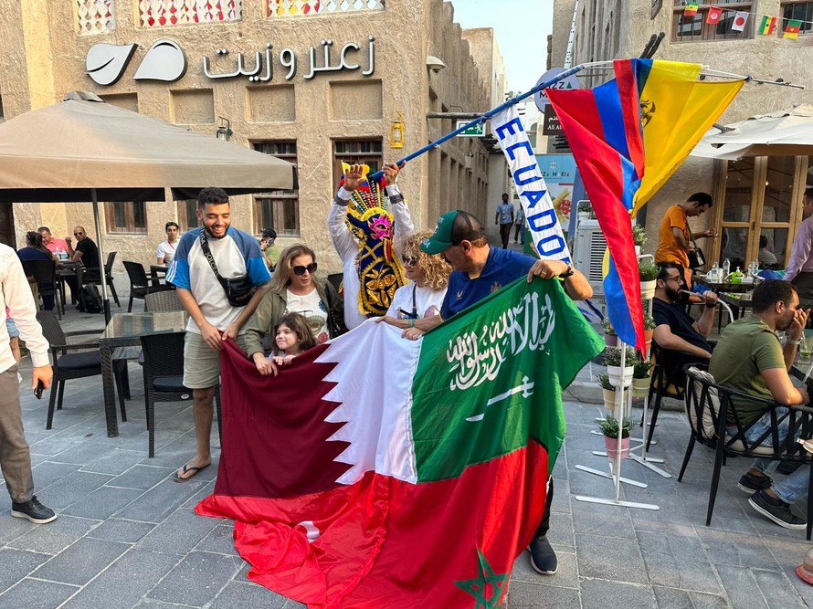 World Cup 2022 Qatar - Với sự kiện lớn sắp tới của World Cup 2022 tại Qatar, họ đang sẵn sàng để đón tiếp những du khách và người hâm mộ thể thao từ khắp nơi trên thế giới. Hãy để những hình ảnh cập nhật về các địa điểm du lịch và các sân bóng đá của Qatar khiến bạn muốn đặt chân đến đất nước này ngay.