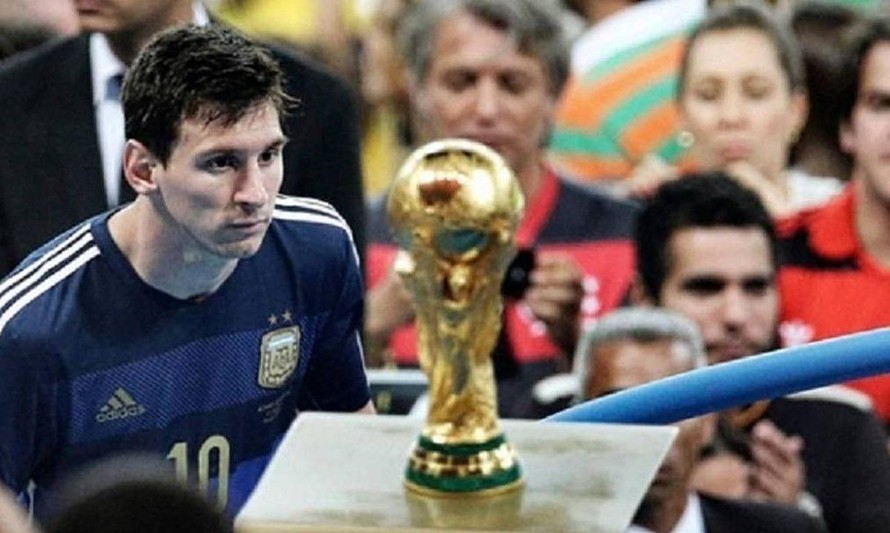 World Cup 2014, Lionel Messi: Hồi tưởng lại giải đấu World Cup 2014 khi Argentina vô địch và Lionel Messi tỏa sáng! Xem những hình ảnh đầy cảm xúc của Messi và đồng đội khi họ đánh bại các đối thủ mạnh để đăng quang. Cảm nhận sự nhiệt huyết và tình yêu của Messi dành cho bóng đá.