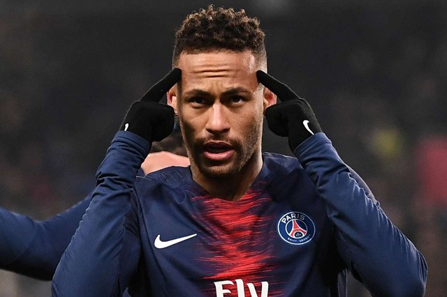 Neymar: Hãy cùng xem hình ảnh của Neymar, ngôi sao sáng của câu lạc bộ bóng đá Paris Saint-Germain và đội tuyển Brasil, với những kỹ năng điêu luyện và đầy cảm hứng.