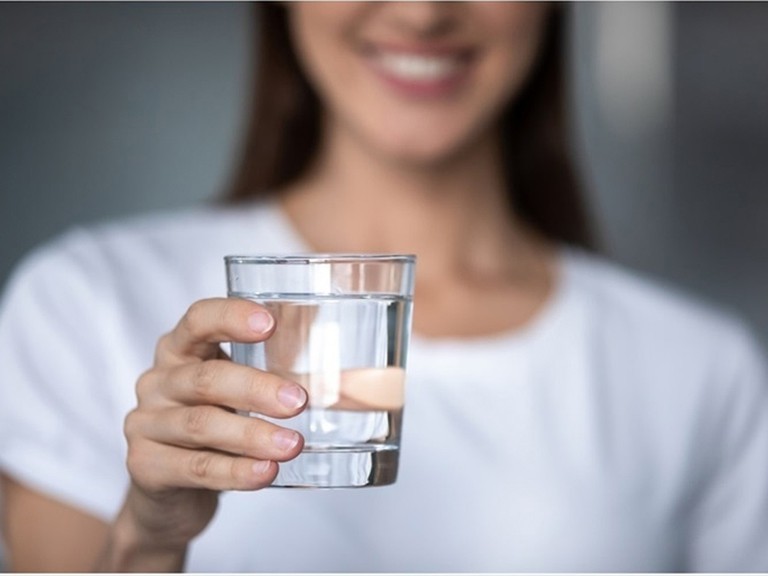 Bạn sẽ tìm thấy hình ảnh thú vị về kiểu uống nước. Với những ly nước thể hiện phong cách cá nhân và khác biệt, bạn sẽ có nhiều gợi ý để thử nghiệm tại nhà.