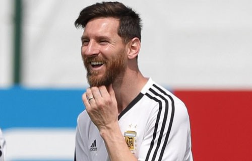 Messi: Xem hình ảnh về Messi, ngôi sao bóng đá hàng đầu thế giới và cảm nhận sự nhanh nhạy và tài năng của anh ấy trên sân cỏ. Hãy xem các hình ảnh tuyệt đẹp về anh ta và khám phá tất cả những chiến thắng và thành tích của Messi trong sự nghiệp của mình.