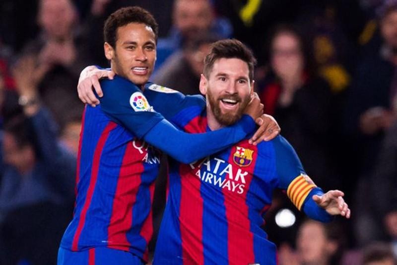Thần đồng Messi đã chính thức gia nhập PSG cùng với đồng đội Neymar. Đây chắc chắn sẽ là một cặp đôi sáng giá của bóng đá thế giới. Hãy xem họ sẽ thể hiện cùng nhau những kỹ năng, chiêu trò đẳng cấp trong các trận đấu tại Ligue 1 và Champions League.