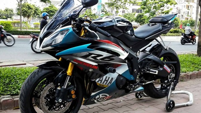 Yamaha R6 sơn phối màu lạ mắt của biker An Giang