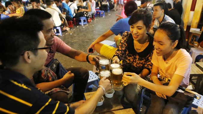 Nghị định quản lý sản xuất kinh doanh bia: Sự ra đời của nghị định quản lý sản xuất kinh doanh bia đã giúp cho ngành công nghiệp bia Việt Nam ngày càng phát triển và chuyên nghiệp hơn. Điều này cũng đồng nghĩa với việc sản phẩm bia sẽ được đảm bảo về chất lượng, an toàn cho người tiêu dùng và mang đến cho bạn một trải nghiệm thượng đẳng.