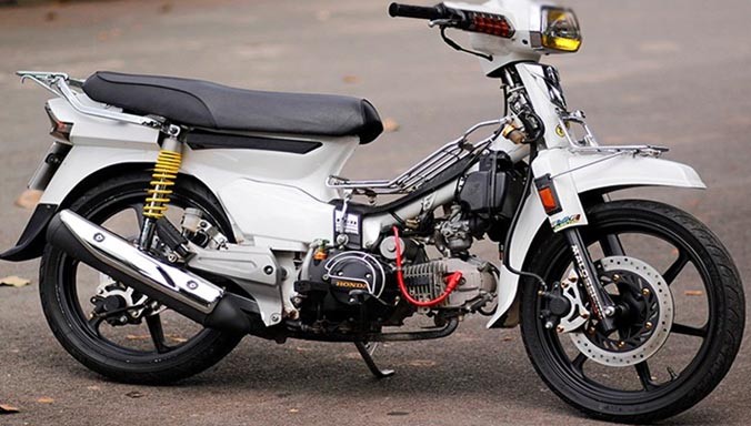 Được độ bởi biker Việt, Honda Dream độ của chúng ta sẽ khiến bạn thích thú và ngưỡng mộ. Từ phong cách cổ điển, đến phiên bản hiện đại, những chiếc xe này tuyệt đẹp và đầy cá tính. Hãy xem hình ảnh để tìm hiểu và cảm nhận sức hút của Dream độ Việt Nam.