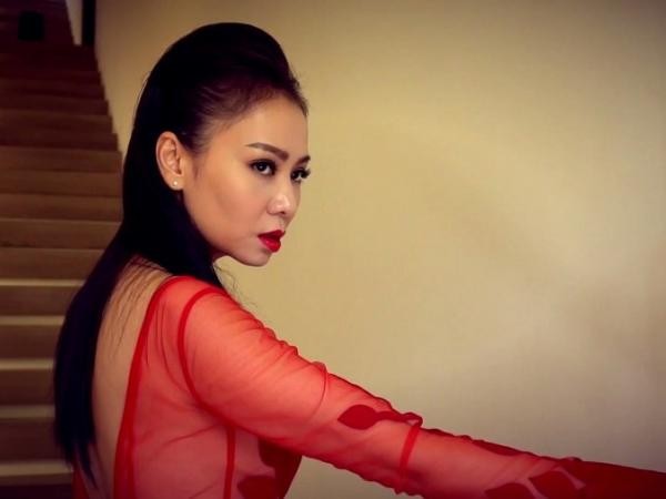 “Choáng” với biểu cảm lạnh lùng “đáng sợ” trong MV mới của Thu Minh