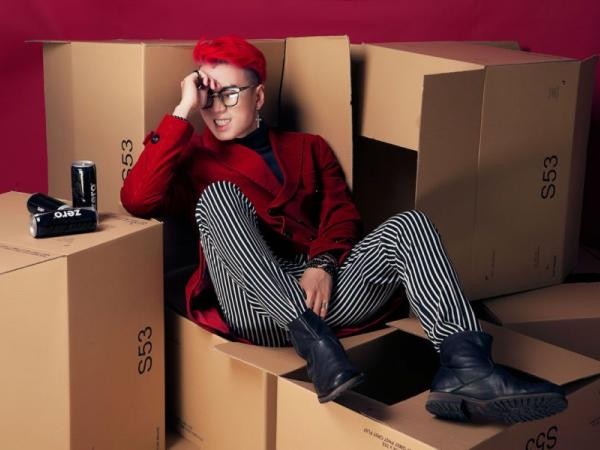 Karik “lột xác” với mái tóc đỏ cực ngầu trong bộ ảnh mới