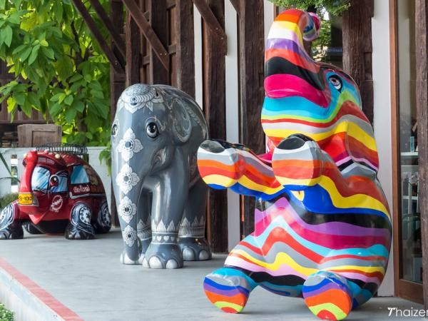 Chiang Mai “biến” thành công viên của những chú voi đầy màu sắc