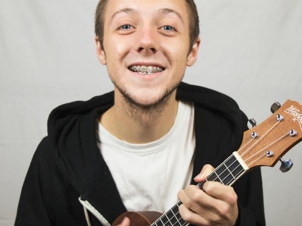 Thử thách hát "mash-up" 55 ca khúc hit trong 4 phút, bạn dám thử?