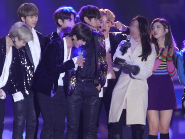 Chỉ qua ánh mắt, netizen đã đồn V (BTS) hẹn hò với Joy (Red Velvet)?