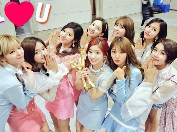 TWICE "hốt" Daesang tại "Grammy Hàn Quốc", hoàn tất cú hattrick sau một năm hoạt động