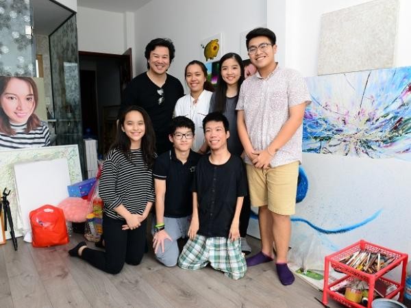Nghệ sĩ Thanh Bùi cùng học trò đem thông điệp yêu thương đến mọi người