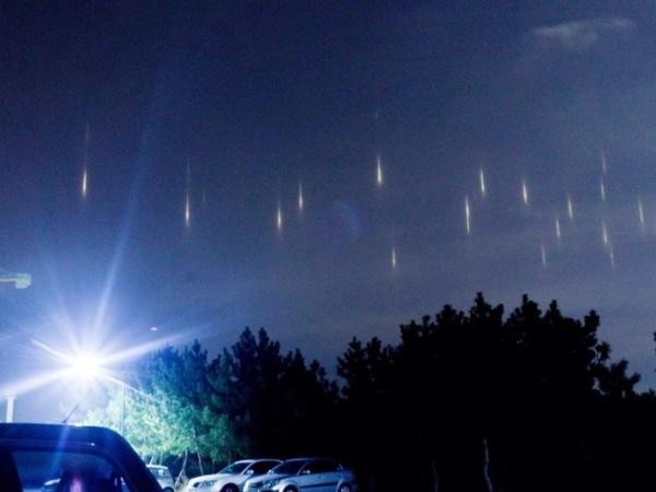 Sự thật về những cột sáng kì lạ xuất hiện trên bầu trời Hàn Quốc