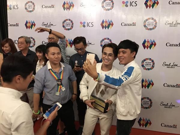 Huỳnh Lập được cộng đồng LGBT Việt bình chọn là "Người nổi tiếng của năm"