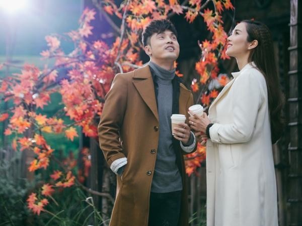 Ca sĩ Ưng Hoàng Phúc diễn cảnh đám cưới cùng bà xã trong MV mới