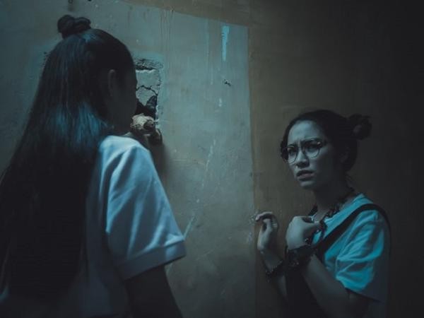 Hòa Minzy bị cặp đôi ma nữ dọa xanh mặt trong "Linh Duyên"