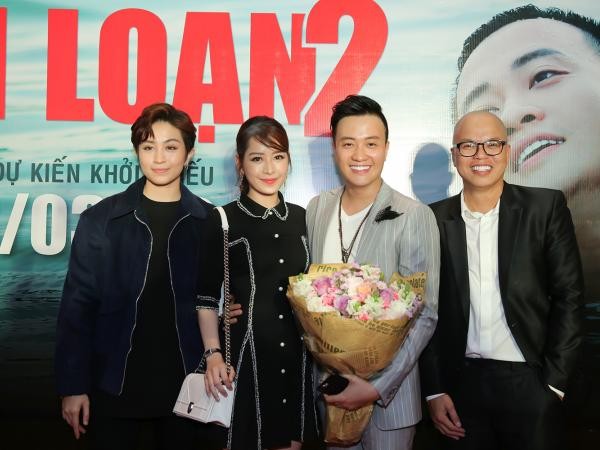 Gil Lê - Chi Pu xúng xính diện đồ ton-sur-ton tham dự buổi ra mắt "Hotboy nổi loạn 2"