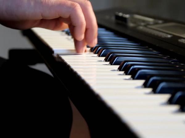 Bản tin tiêu dùng: Gợi ý các mẫu đàn piano điện cho người mới bắt đầu