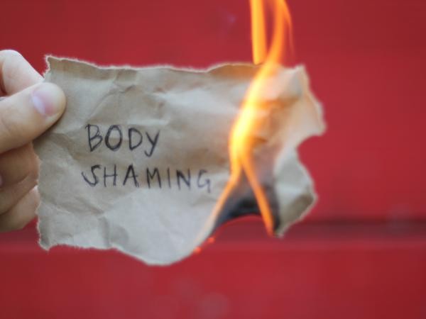 Thông điệp tháng 3: Các nạn nhân "body-shaming", hãy yêu cơ thể mình!