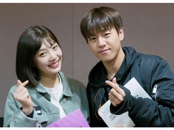 “The Liar and His Lover” tung loạt ảnh poster có Lee Hyun Woo và Joy cực lung linh