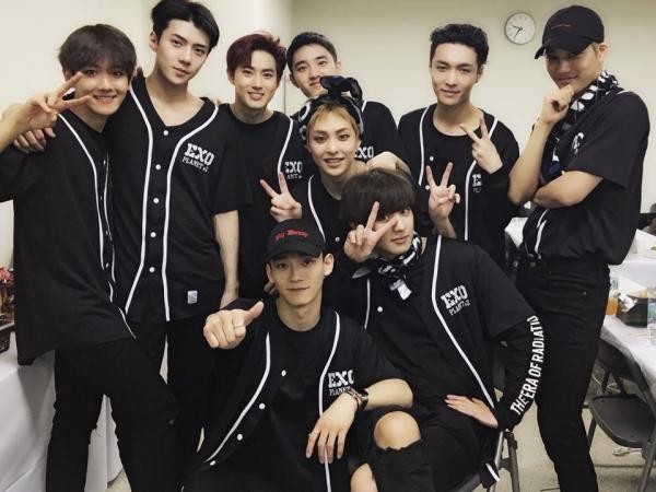 EXO đứng đầu 3 bảng xếp hạng hàng tuần Oricon tại Nhật Bản