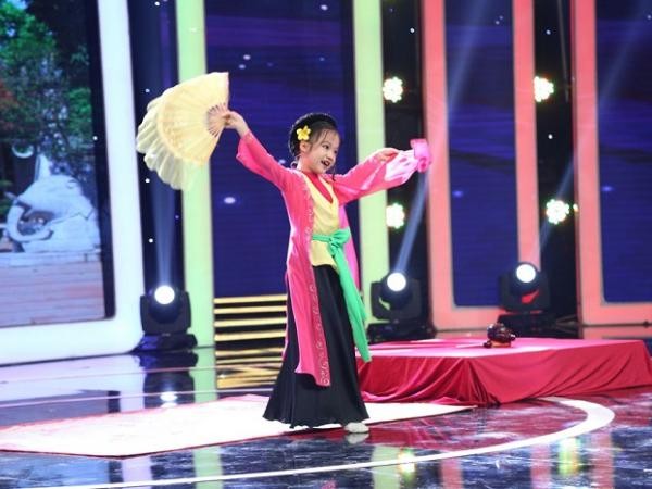 “Ca nương nhỏ tuổi nhất Việt Nam” Tú Thanh bất ngờ xuất hiện tại Biệt Tài Tí Hon
