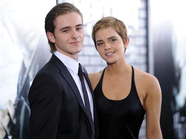 Em trai của Emma Watson có thể khiến bạn “gục ngã” ngay từ cái nhìn đầu tiên