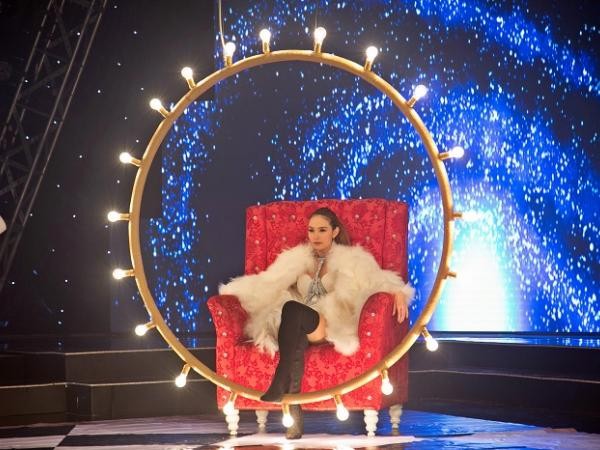 Minh Hằng thực hiện mini-show trên sân khấu Âm Nhạc & Bước Nhảy