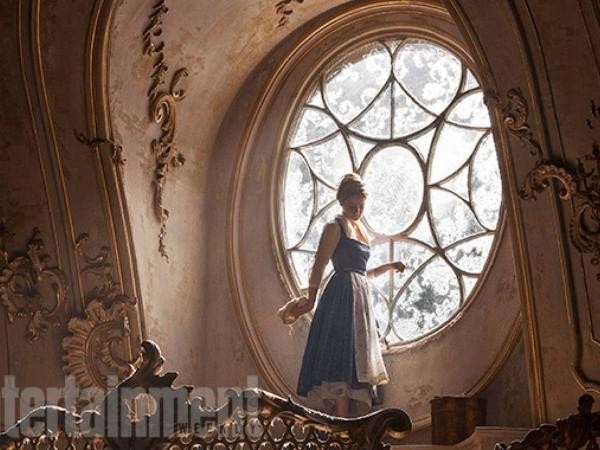 Khám phá bản thân: Thử một lần làm Belle bước vào tòa lâu đài u ám