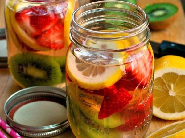 Chẳng cần đặt mua trên mạng, 7 công thức dưới đây sẽ giúp bạn làm nước detox cực dễ 