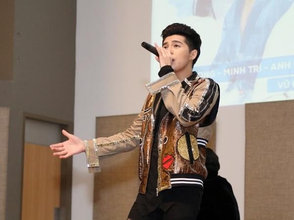 Noo Phước Thịnh "bùng cháy" tại mini concert khiến fan Singapore "bấn loạn"