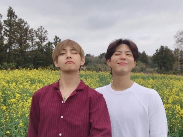 Trốn anh em BTS, thành viên V đưa bạn thân Park Bo Gum "đi trốn" tại đảo Jeju (Hàn Quốc)