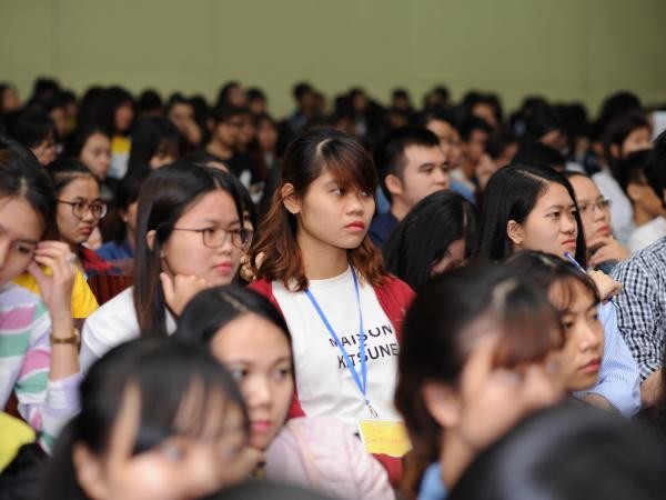 Hà Nội: Hơn 1000 bộ hồ sơ đã đến tay nhà tuyển dụng tại "Ngày hội việc làm 2017"